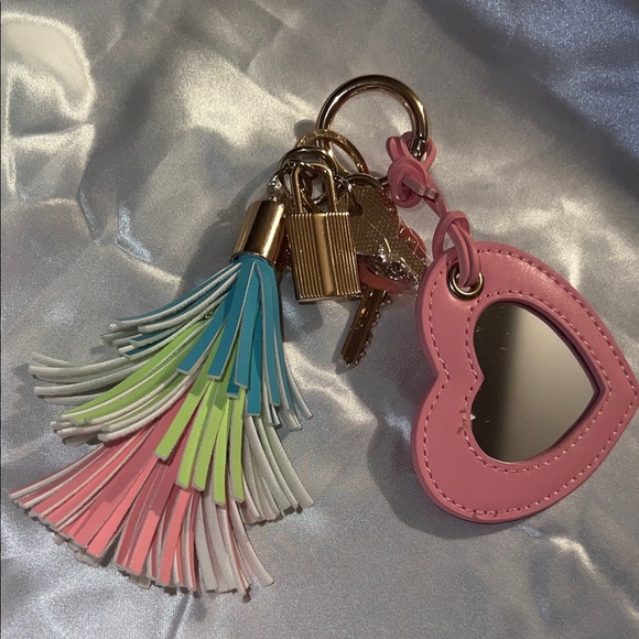 Pink Heart Mirror Keychain with Tassels - Picture 4 of 5